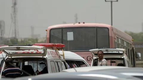 โหดจริง! กลุ่มมือปืนกราดยิงสยอง รถบัสปากีสถาน  ดับ 43 เจ็บอื้อ (ชมคลิป)