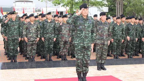 ผบ.ทบ.ลงพื้นที่เยี่ยมตรวจสภาพความพร้อมรบสร้างขวัญกำลังใจทหารม้าสระบุรี