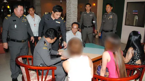 บุกตรวจสถานบริการย่านฝั่งธนฯ ป้องกันการค้ามนุษย์