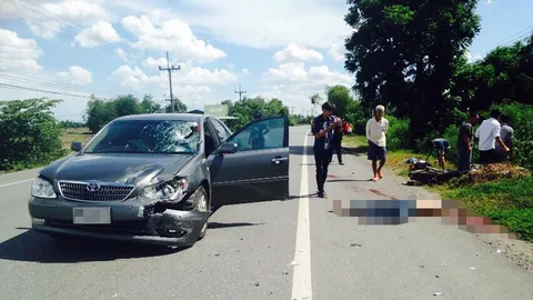 คนขับรถอธิบดีกรมประชาฯ ซิ่งเก๋งประสานงา จยย. ตาย 1 เจ็บ 1