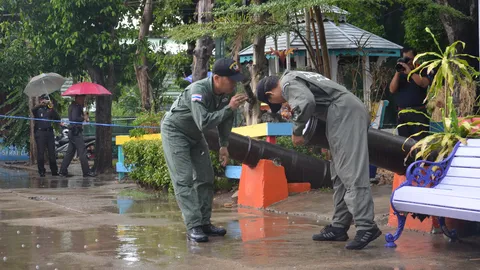 แตกตื่น!! มือดีวางระเบิดปลอมซุกหน้าสวนสัตว์นครปฐม (ชมคลิป)