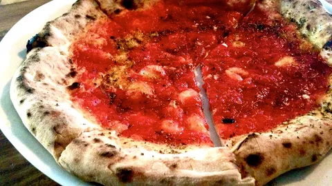 กว่าจะมาเป็นพิซซ่าไม่ง่าย! อร่อย ฟิน พิซซ่าตำรับเนเปิล