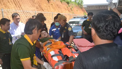 สยอง! พนง.ห้างดังพลัดตกรถโฟล์กลิฟต์ ถูกเหยียบขาเละ