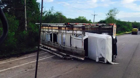 รถพ่วงเทกระจาด! กระบะใหม่ 'ไฮลักซ์ รีโว' เสียหาย 6 คัน