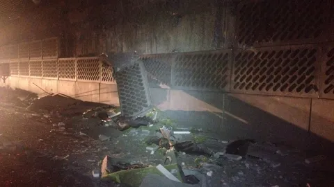 พ่วงยางระเบิด กระแทกผนังอุโมงค์ลอดแยกศรีอุดมพัง-ปิดจราจรชั่วคราว