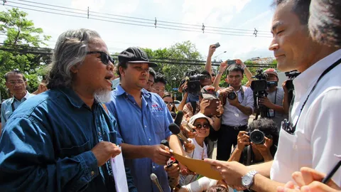 ฟ้อง คสช.