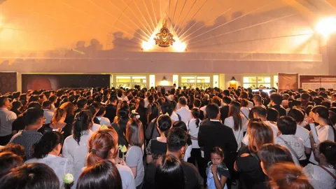 นับแสนแห่กราบ สังขาร‘พ่อคูณ’ 2 วันสุดท้ายก่อนแช่สรีระ ตัวแทนครม.ร่วมพิธีสวด (ชมคลิป)