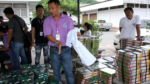 บุกจับร้านขายเสื้อยืด ก๊อบแบรนด์ห่านคู่ อ้างรับจากเซลส์-ไม่รู้ของปลอม