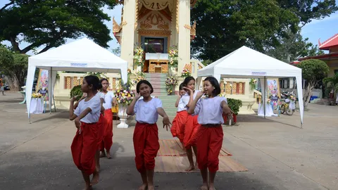 ฮือฮา! งานศพ 'ป้านงค์' ลูกหลานอำลาครั้งสุดท้าย จัดเต็มนางรำ