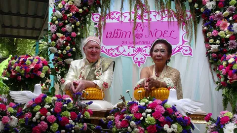 รักไร้พรมแดน เฒ่าออสซี่ 74 ยกขันหมากขอ แม่เฒ่าไทยวัย 66 (ชมคลิป)