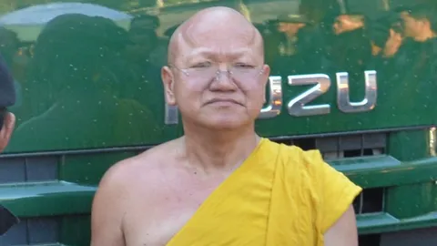 แพทย์ เผย 'หลวงตาจันทร์' ถูกเสือตะปบ-ล้มแขนหัก ปลอดภัยแล้ว