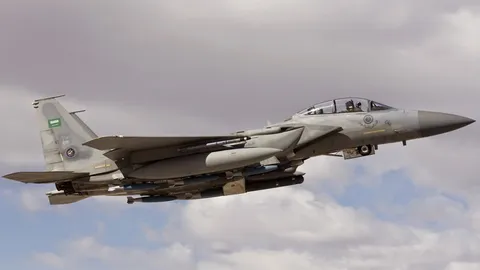 โดนอีกลำ! กบฏฮูธิในเยเมนโวสอย F-16 ซาอุฯ แต่ภาพที่เห็นเป็นชิ้นส่วนเอฟ-15