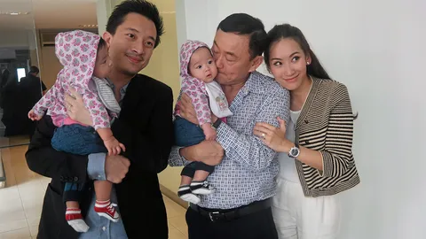 "คุณตาป้ายแดง"