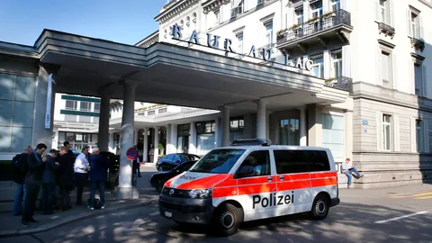 เขย่าวงการลูกหนัง! ล้อมจับ 6 บอร์ดฟีฟ่ากลางเมืองซูริก ข้อหาทุจริต (ชมคลิป)