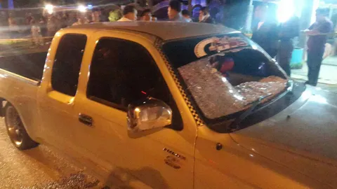 3 โจ๋เหิมซิ่งกระบะแหกด่าน ยิง ตร.คลองแงะ เจ็บ ถูกรวบ 1 หนีรอด 2 (ชมคลิป)