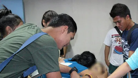ฆ่าโหดนศ. นักบอลม.รังสิต  3คนร้ายตามยิง แทงเพื่อนเจ็บ1 (ชมคลิป)