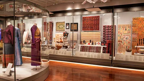 สมเด็จพระเทพรัตน์ พระราชทานของสะสมส่วนพระองค์ จัดแสดงในนิทรรศการ สะสมไว้ ใช้เล่าเรื่อง