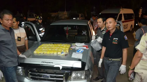 จนท.พะเยาสนธิกำลัง ยึดปิกอัพซุกยาบ้า เกือบ 2 แสนเม็ด