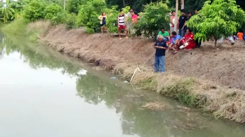 ร้อนจัด!! สาวใหญ่รดน้ำต้นมะม่วง หน้ามืดเป็นลมตกคูน้ำดับ