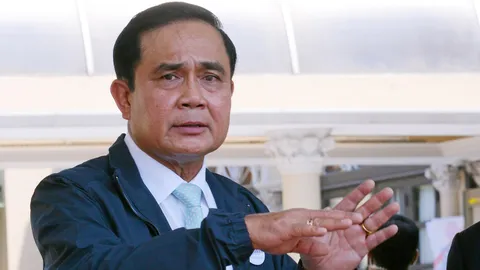 นายกฯ เบรกเพิ่มค่าแรง ชี้ 300 บาท เอื้อต่างด้าว กระทบนักลงทุน