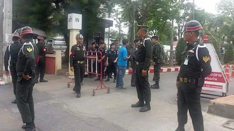 ม็อบยึดอนุสาวรีย์ ปชต.ขอนแก่น ร้อง รบ.เร่งแก้ปัญหาในพื้นที่