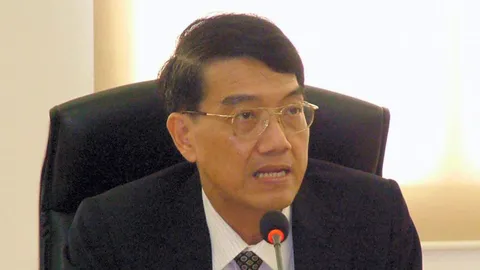 ถกทุจริต สกสค.ยื่นดีเอสไอรับคดีพิเศษ ตั้ง กก.ประเมิน “สมมาตร” อีกรอบ จ่อเอาผิดอาญา “บิลเลี่ยน” ไม่คืนเงิน