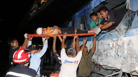 ถนนลื่น 