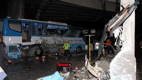 ทัวร์คะนองฝน ชนรั้วสนามบิน