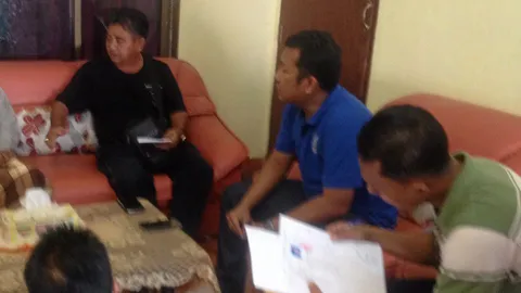 หัวอกแม่! วอน รบ. ช่วยลูกชาย หลังถูกจับพกปืนที่ปากีฯ