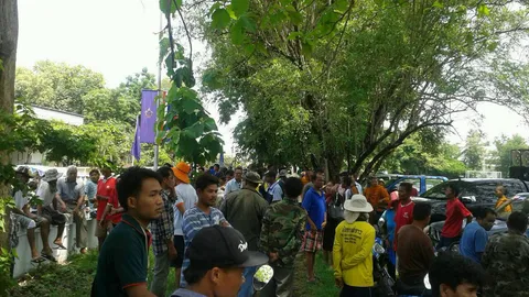 มือปราบจับแหลก! พระเล่นบั้งไฟ-ไม่เว้นคนล่ากะปอม เจอประท้วงขับไล่