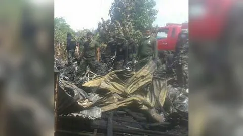 ปาฏิหาริย์! พระบรมฉายาลักษณ์ 'ในหลวง-ราชินี' ไม่ไหม้คากองเพลิง