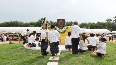 เกจิดังพร้อมชาวอุดรฯแห่ร่วมทำบุญ'พระหมอ'มรณภาพครบ100วัน