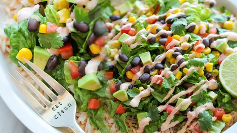 อยากกินอาหารคลีนทำยังไงดี? 6 วิธีกินคลีนนอกบ้าน...! 