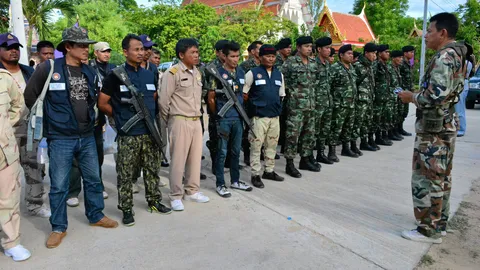 สนธิกำลัง อส.ทหารคุมเข้ม เรือดำหอยจอบห้ามเข้า พท.