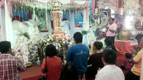 ล้นทับกระดานแฟน “พุ่มพวง” เหนียวแน่น (ชมคลิป)