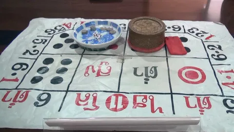 ตร.อุดรฯ รวบ 6 ผู้เฒ่า ตั้งวงเคี้ยวหมาก เล่นไฮโลแก้เซ็ง