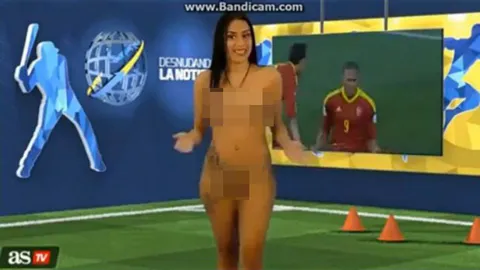 พิธีกรทีวีสาวซ่าแก้ผ้าโชว์