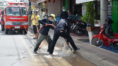 น่านหวั่นน้ำท่วม เร่งลอกท่อติดตั้งเครื่องสูบน้ำ รับมือหน้าฝนนี้