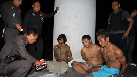 จับแก๊ง 'เป๋ทองแดง' ตัดสายไฟคาตึกร้าง