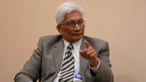 สุวพันธุ์ ย้ำ การเมืองอยู่เบื้องหลัง นศ.เคลื่อนไหว