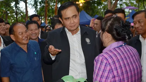 'บิ๊กตู่' แฮปปี้แอ่วเชียงใหม่ เจอสาวบอก 'รักนายกประยุทธ์ที่สุด'