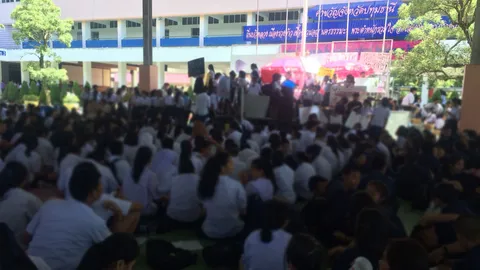 นร.กว่า2พันไล่ ผอ.โรงเรียน ต.อ.พ.ปทุมธานี ชี้บริหารไม่โปร่งใส