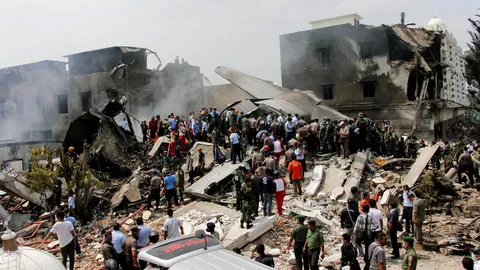 เครื่องบินซี-130 ทหารอินโดฯ ตกใส่ที่พักอาศัย ดับอย่างน้อย 116 ศพ