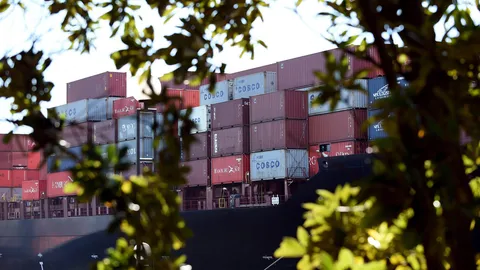 ภัยแล้ง-หนี้กรีซ ซ้ำเติม สภาผู้ส่งสินค้าทางเรือฯ หั่นเป้าส่งออกปีนี้ลบ 2%