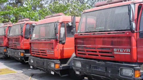 กทม.ร้อนสภาหักสุขุมพันธุ์ เบรกซื้อรถ ดพ.ชี้มีเยอะ-ผู้ว่าฯโต้ซื้อรถเล็กไว้ดับซอยแคบ