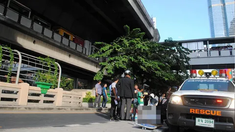 หนุ่มออสซี่ พุ่งหลาวจากสถานีรถไฟฟ้าBTS ช่องนนทรี กระแทกพื้นดับ (ชมคลิป)