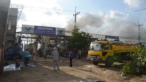 ตูมสนั่น! ร้านปุ๋ยเคมีในตลาดเมืองจันท์ตาย 3 เจ็บอีก 7 (ชมคลิป)