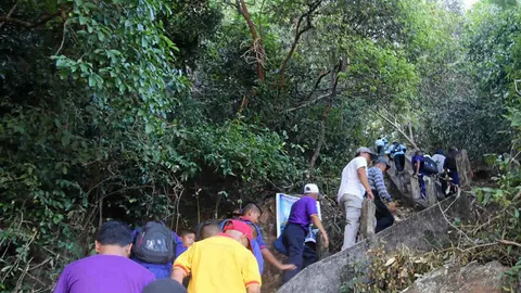 ผู้ว่าฯนำทีมกว่า 1 พัน จัดแรลลี่พิชิตเขาแดง