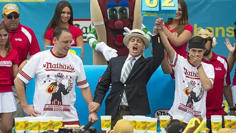 แชมป์ขม้ำฮอตด็อกคนใหม่