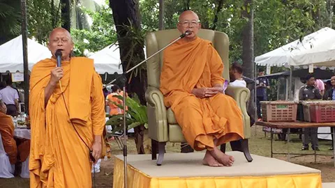 'พระสุเทพ' ทำบุญคล้ายวันเกิด คาดสึกก่อนเข้าพรรษา 